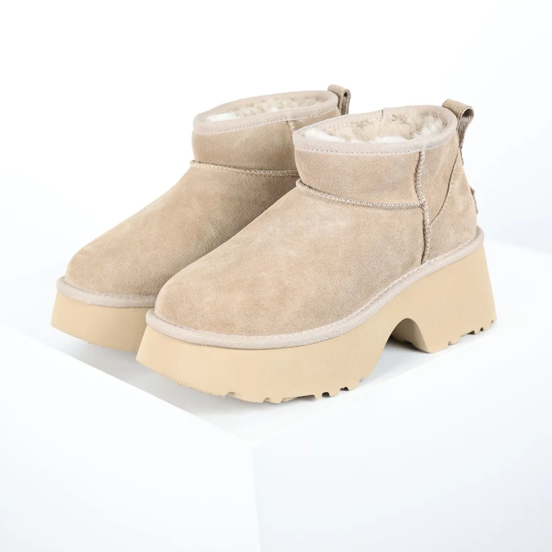 Pick up locally 💰600 Core recommended good price It is a very suitable choice for home furnishings. In the new year, uug launched a series of styles, which are partial to the preferences of young consumers and have also moved to the forefront of fashion trends. Shoe body material: water-repellent coated suede upper, 17 mm UGGPURE™ implantable wool insole, lightweight non-slip and comfortable rubber outsole, with brand LOGO and trademark, with full packaging Size: 35 36 37 38 39 40